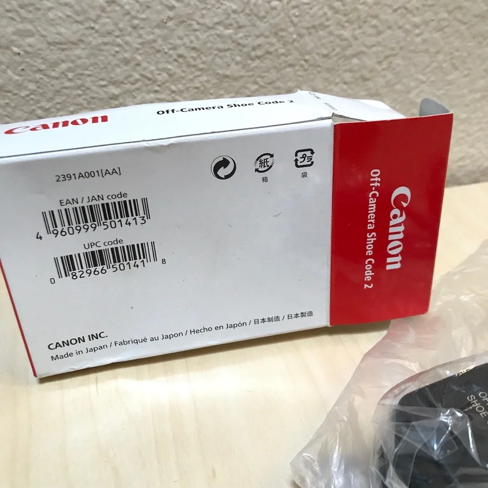 Canon Off-Camera Shoe Code 2 Camera Accessory Photography Flash NIB NWT